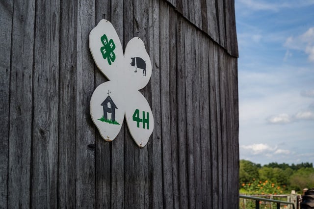 4-H sign showcased on a Farm Credit Mid-America customers barn.
