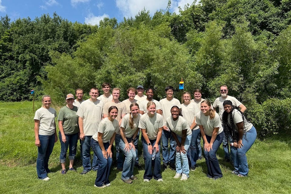 Farm Credit Mid-America interns volunteer at local community partner's farm.