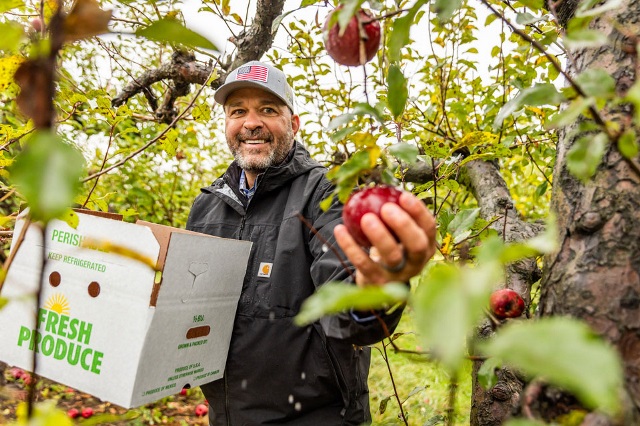fruit_gleaning_community_investment_farm_credit_mid_america