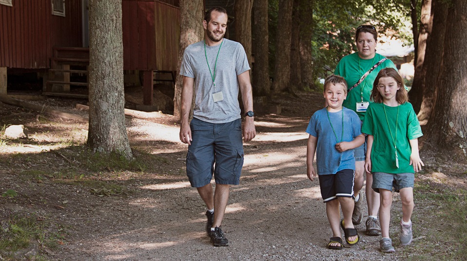 Camp counselor walking with 4-Hers.